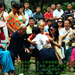 me2: 周笑长跪妈：北大已死，有事烧纸